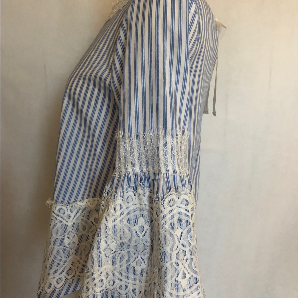 🦋 PRICE⬇️ Philosophy Blue & White Lace Top - Picture 5 of 6